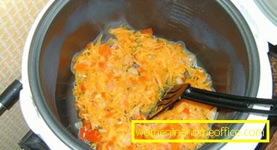 Borsch rosso in una pentola a cottura lenta: carote
